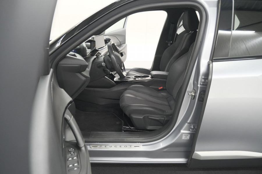 Peugeot 2008 PureTech 130 GT-Line | Camera | Adaptieve Cruise Control | Navigatie | Climate Control