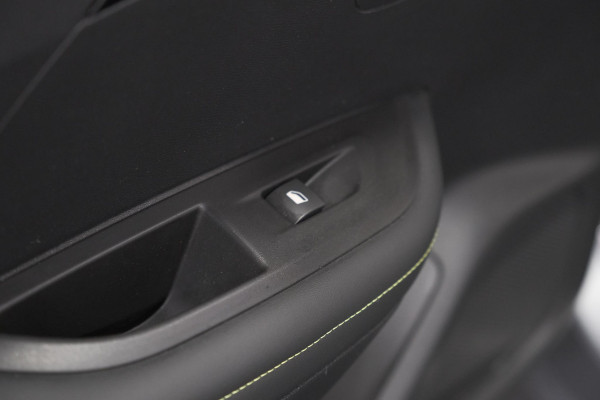 Peugeot 2008 PureTech 130 GT-Line | Camera | Adaptieve Cruise Control | Navigatie | Climate Control