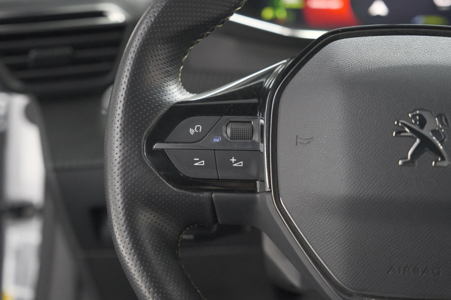 Peugeot 2008 PureTech 130 GT-Line | Camera | Adaptieve Cruise Control | Navigatie | Climate Control
