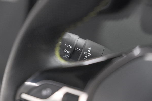 Peugeot 2008 PureTech 130 GT-Line | Camera | Adaptieve Cruise Control | Navigatie | Climate Control