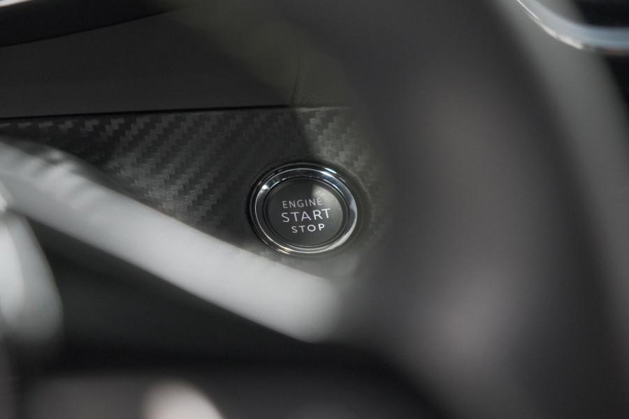 Peugeot 2008 PureTech 130 GT-Line | Camera | Adaptieve Cruise Control | Navigatie | Climate Control