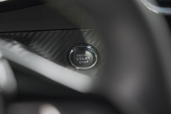Peugeot 2008 PureTech 130 GT-Line | Camera | Adaptieve Cruise Control | Navigatie | Climate Control