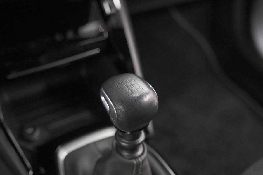 Peugeot 2008 PureTech 130 GT-Line | Camera | Adaptieve Cruise Control | Navigatie | Climate Control