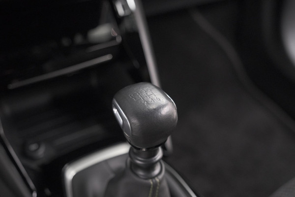 Peugeot 2008 PureTech 130 GT-Line | Camera | Adaptieve Cruise Control | Navigatie | Climate Control
