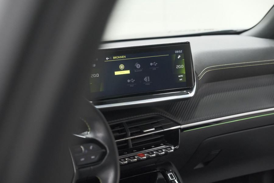 Peugeot 2008 PureTech 130 GT-Line | Camera | Adaptieve Cruise Control | Navigatie | Climate Control