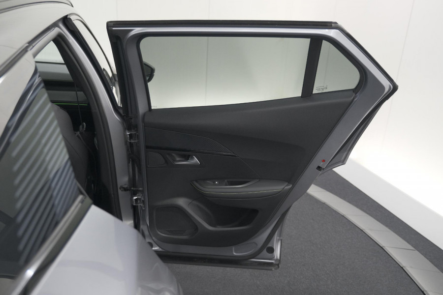 Peugeot 2008 PureTech 130 GT-Line | Camera | Adaptieve Cruise Control | Navigatie | Climate Control