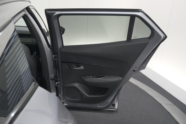 Peugeot 2008 PureTech 130 GT-Line | Camera | Adaptieve Cruise Control | Navigatie | Climate Control