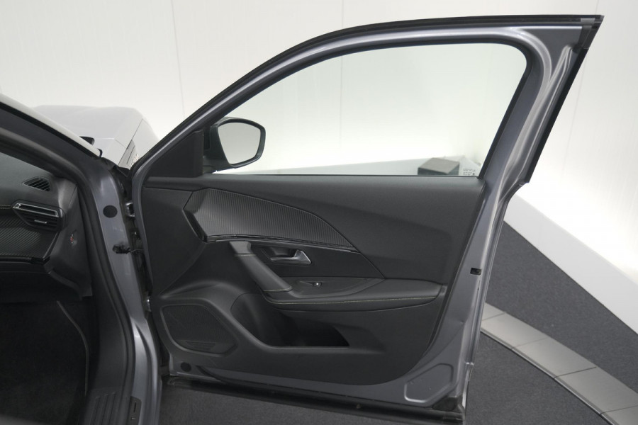 Peugeot 2008 PureTech 130 GT-Line | Camera | Adaptieve Cruise Control | Navigatie | Climate Control