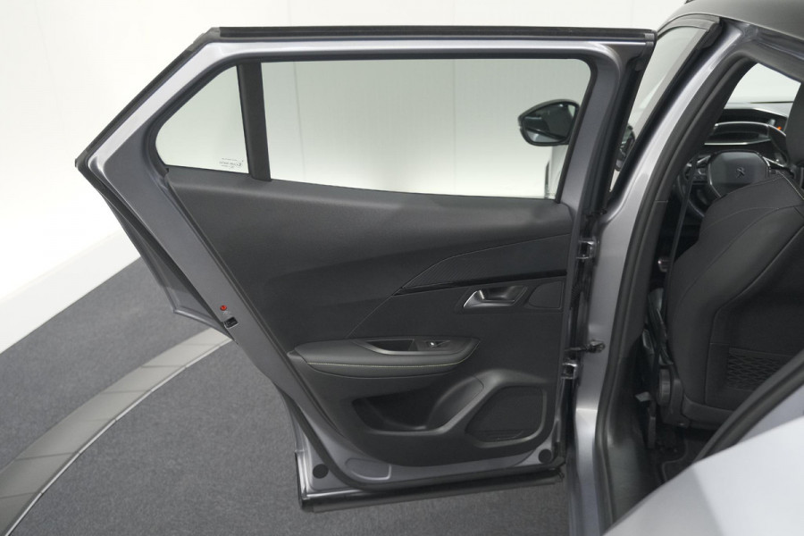 Peugeot 2008 PureTech 130 GT-Line | Camera | Adaptieve Cruise Control | Navigatie | Climate Control