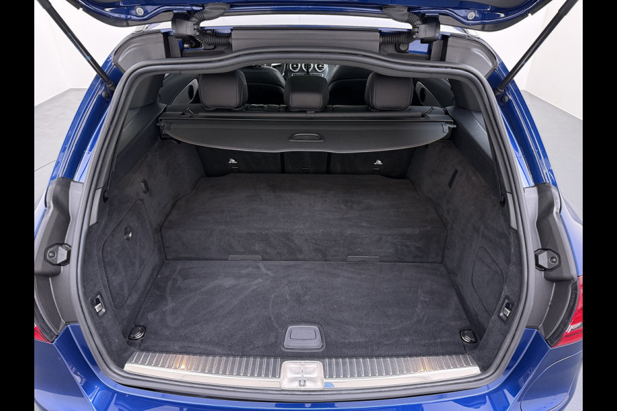Mercedes-Benz C-Klasse Estate 300 EQ Hybrid Business Sol. AMG Night Ltd Panoramadak Trekhaak Navi 360°Camera Stoelverwarming Apple Carplay Android Auto Matrix Led Lmv Privacy Glas Elek. Privacy Glas Bluetooth Elek.Achterklep Led 1.800KG Trekgewicht 1e Eigenaar Dealeronderhouden Origineel Nederlandse Auto
