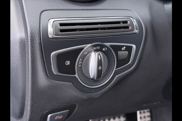 Mercedes-Benz C-Klasse Estate 300 EQ Hybrid Business Sol. AMG Night Ltd Panoramadak Trekhaak Navi 360°Camera Stoelverwarming Apple Carplay Android Auto Matrix Led Lmv Privacy Glas Elek. Privacy Glas Bluetooth Elek.Achterklep Led 1.800KG Trekgewicht 1e Eigenaar Dealeronderhouden Origineel Nederlandse Auto