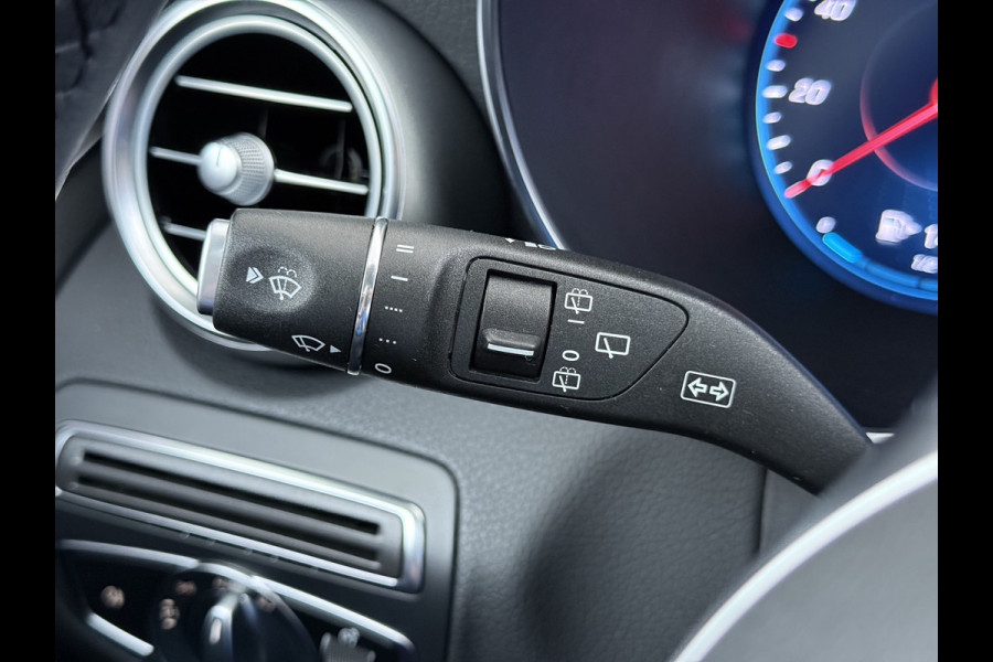 Mercedes-Benz C-Klasse Estate 300 EQ Hybrid Business Sol. AMG Night Ltd Panoramadak Trekhaak Navi 360°Camera Stoelverwarming Apple Carplay Android Auto Matrix Led Lmv Privacy Glas Elek. Privacy Glas Bluetooth Elek.Achterklep Led 1.800KG Trekgewicht 1e Eigenaar Dealeronderhouden Origineel Nederlandse Auto