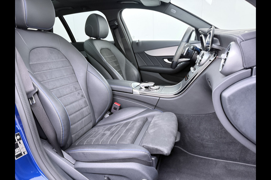 Mercedes-Benz C-Klasse Estate 300 EQ Hybrid Business Sol. AMG Night Ltd Panoramadak Trekhaak Navi 360°Camera Stoelverwarming Apple Carplay Android Auto Matrix Led Lmv Privacy Glas Elek. Privacy Glas Bluetooth Elek.Achterklep Led 1.800KG Trekgewicht 1e Eigenaar Dealeronderhouden Origineel Nederlandse Auto