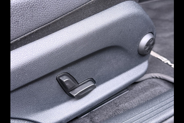 Mercedes-Benz C-Klasse Estate 300 EQ Hybrid Business Sol. AMG Night Ltd Panoramadak Trekhaak Navi 360°Camera Stoelverwarming Apple Carplay Android Auto Matrix Led Lmv Privacy Glas Elek. Privacy Glas Bluetooth Elek.Achterklep Led 1.800KG Trekgewicht 1e Eigenaar Dealeronderhouden Origineel Nederlandse Auto