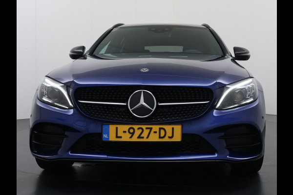 Mercedes-Benz C-Klasse Estate 300 EQ Hybrid Business Sol. AMG Night Ltd Panoramadak Trekhaak Navi 360°Camera Stoelverwarming Apple Carplay Android Auto Matrix Led Lmv Privacy Glas Elek. Privacy Glas Bluetooth Elek.Achterklep Led 1.800KG Trekgewicht 1e Eigenaar Dealeronderhouden Origineel Nederlandse Auto