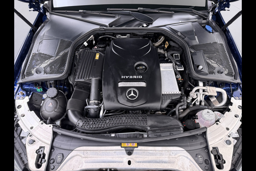 Mercedes-Benz C-Klasse Estate 300 EQ Hybrid Business Sol. AMG Night Ltd Panoramadak Trekhaak Navi 360°Camera Stoelverwarming Apple Carplay Android Auto Matrix Led Lmv Privacy Glas Elek. Privacy Glas Bluetooth Elek.Achterklep Led 1.800KG Trekgewicht 1e Eigenaar Dealeronderhouden Origineel Nederlandse Auto