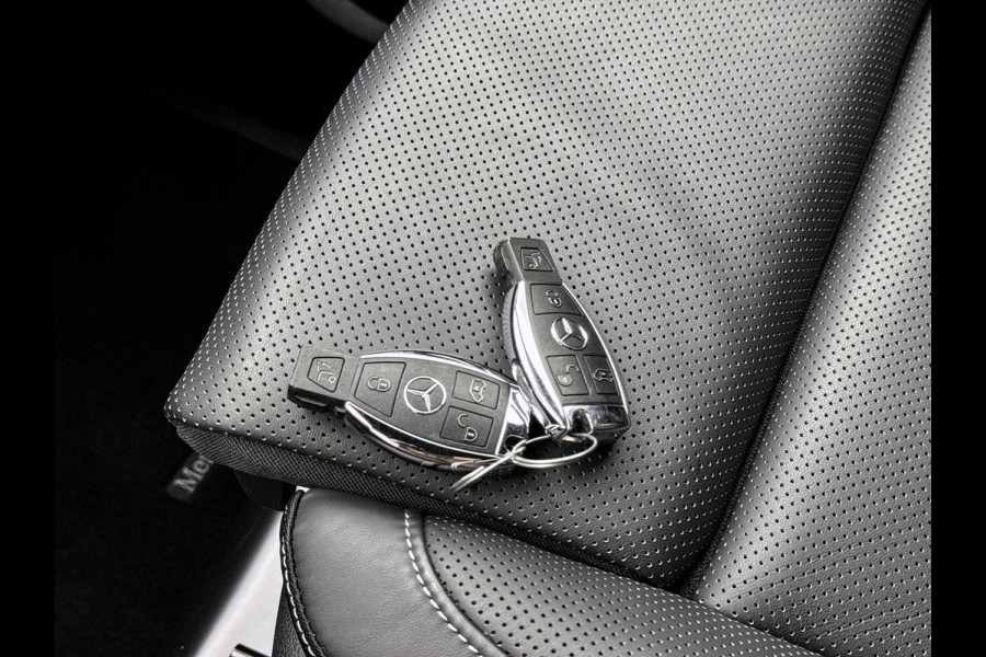 Mercedes-Benz V-Klasse 300d L3 4-Matic Avantgarde 7 zitplaatsen AMG-Line Vol opties Airmatic Stoelventilatie Nappa leder
