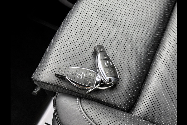 Mercedes-Benz V-Klasse 300d L3 4-Matic Avantgarde 7 zitplaatsen AMG-Line Vol opties Airmatic Stoelventilatie Nappa leder