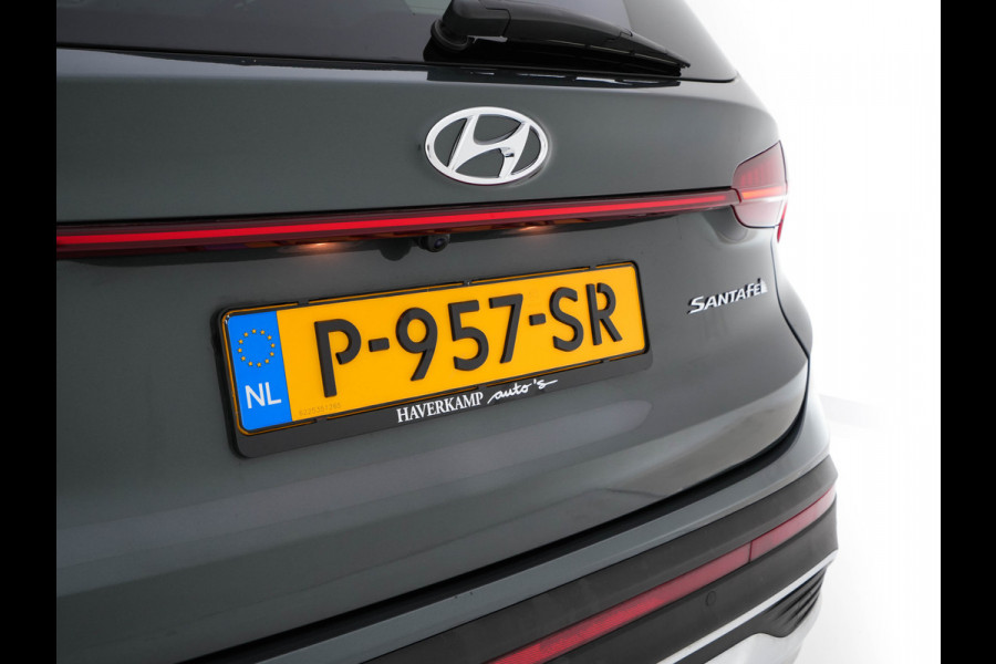 Hyundai Santa Fe 1.6 T-GDI HEV Premium Sky (Face-lift) (INCL-BTW) *PANO | LEATHER | FULL-LED | ADAPTIVE-CRUISE | BLINDSPOT | MEMORY-PACK | DIGI-COCKPIT | SHIFTPADDLES | PRIVACYGLASS | NAVI-FULLMAP | HEAD-UP |19''ALU*
