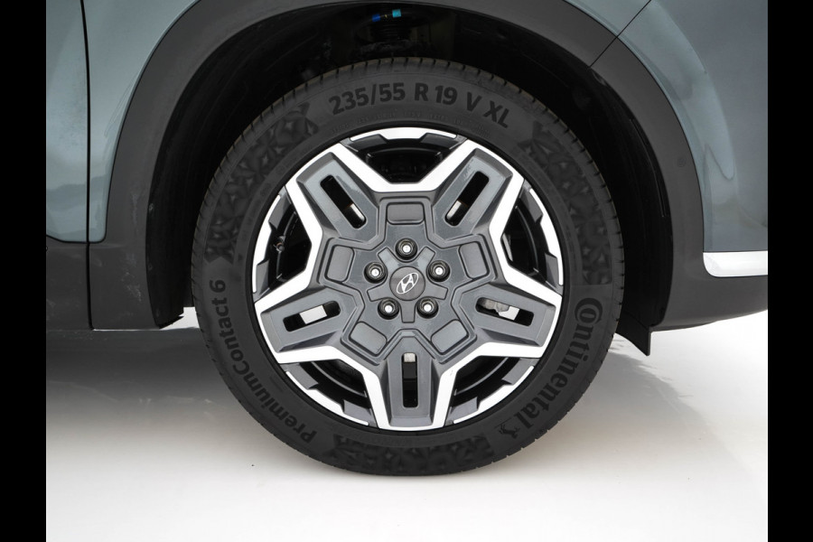 Hyundai Santa Fe 1.6 T-GDI HEV Premium Sky (Face-lift) (INCL-BTW) *PANO | LEATHER | FULL-LED | ADAPTIVE-CRUISE | BLINDSPOT | MEMORY-PACK | DIGI-COCKPIT | SHIFTPADDLES | PRIVACYGLASS | NAVI-FULLMAP | HEAD-UP |19''ALU*