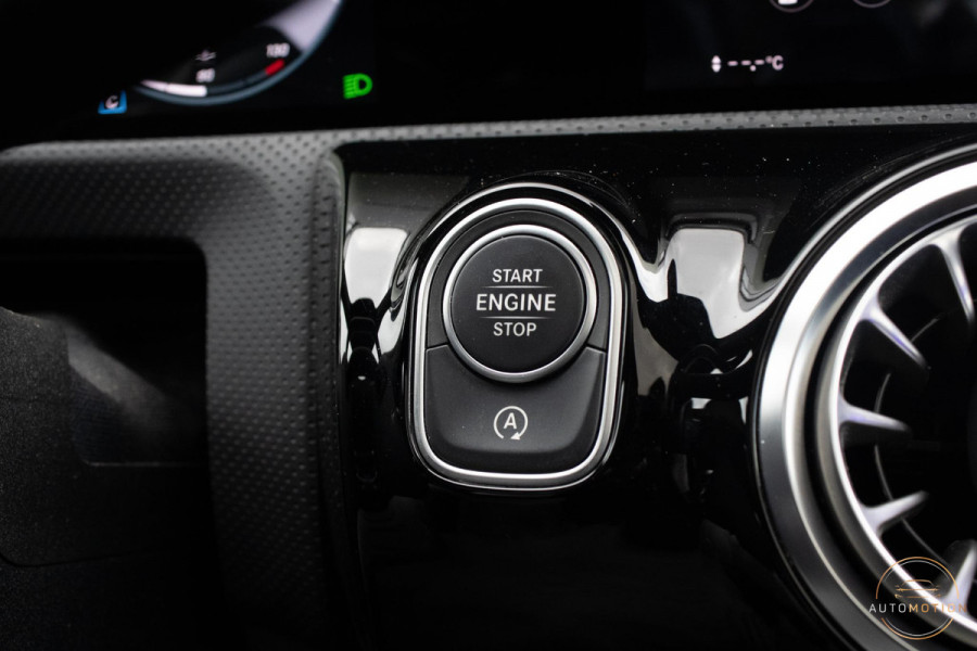 Mercedes-Benz CLA-Klasse 200 AMG Pano Memory Camera Sfeer