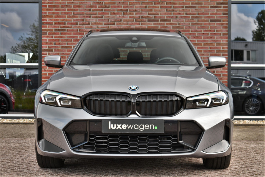 BMW 3 Serie Touring 330e xDrive M-Sport Pano 19inch El-zetels HUD 360-cam LCI-2