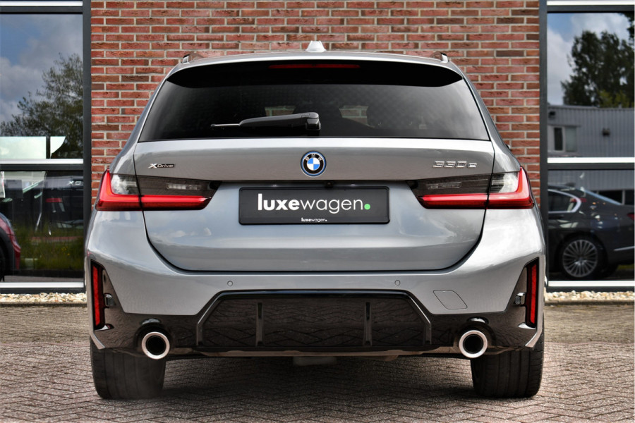 BMW 3 Serie Touring 330e xDrive M-Sport Pano 19inch El-zetels HUD 360-cam LCI-2