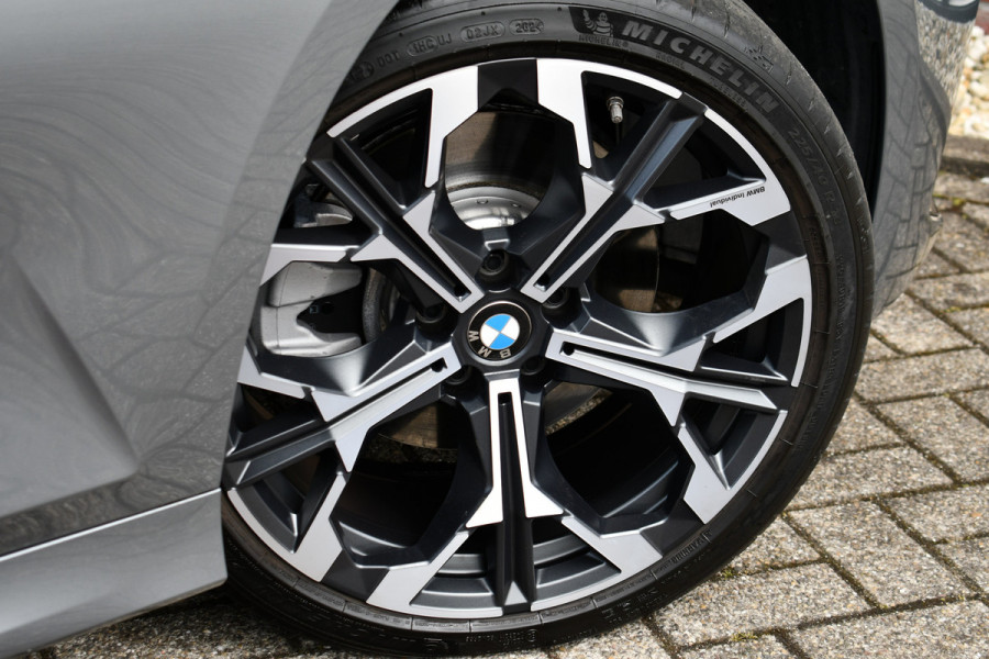 BMW 3 Serie Touring 330e xDrive M-Sport Pano 19inch El-zetels HUD 360-cam LCI-2