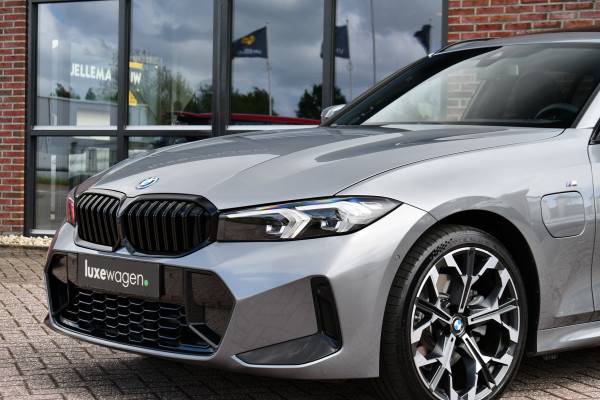 BMW 3 Serie Touring 330e xDrive M-Sport Pano 19inch El-zetels HUD 360-cam LCI-2