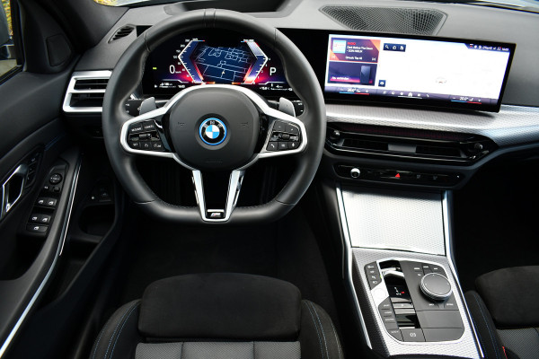 BMW 3 Serie Touring 330e xDrive M-Sport Pano 19inch El-zetels HUD 360-cam LCI-2