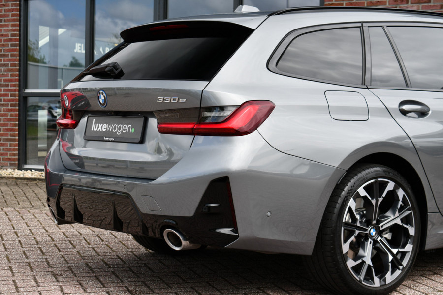 BMW 3 Serie Touring 330e xDrive M-Sport Pano 19inch El-zetels HUD 360-cam LCI-2