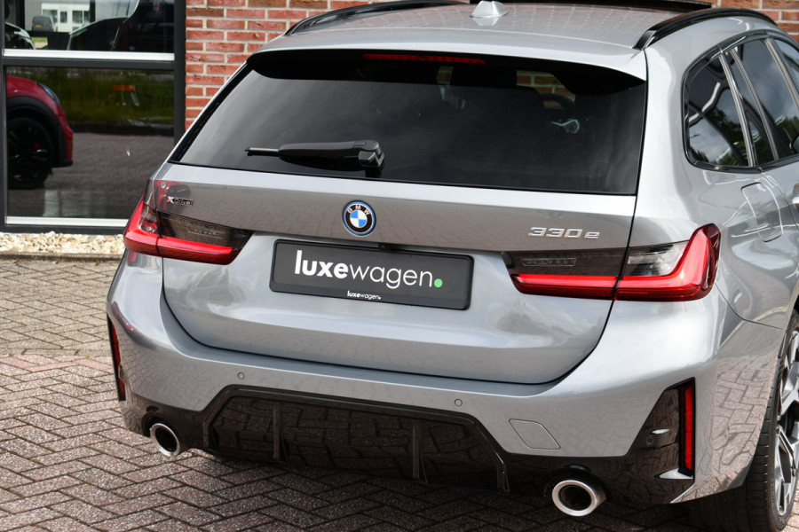 BMW 3 Serie Touring 330e xDrive M-Sport Pano 19inch El-zetels HUD 360-cam LCI-2