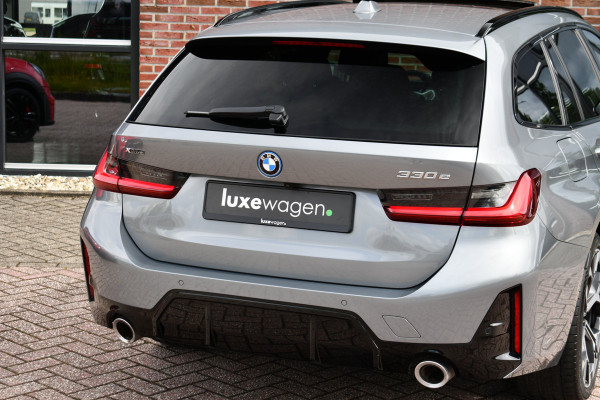 BMW 3 Serie Touring 330e xDrive M-Sport Pano 19inch El-zetels HUD 360-cam LCI-2