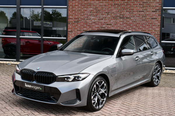 BMW 3 Serie Touring 330e xDrive M-Sport Pano 19inch El-zetels HUD 360-cam LCI-2