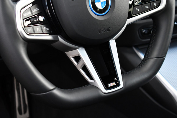 BMW 3 Serie Touring 330e xDrive M-Sport Pano 19inch El-zetels HUD 360-cam LCI-2