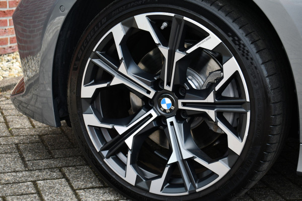 BMW 3 Serie Touring 330e xDrive M-Sport Pano 19inch El-zetels HUD 360-cam LCI-2