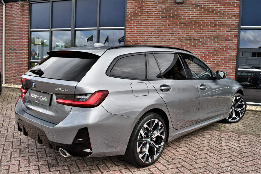 BMW 3 Serie Touring 330e xDrive M-Sport Pano 19inch El-zetels HUD 360-cam LCI-2