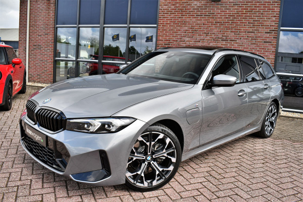 BMW 3 Serie Touring 330e xDrive M-Sport Pano 19inch El-zetels HUD 360-cam LCI-2