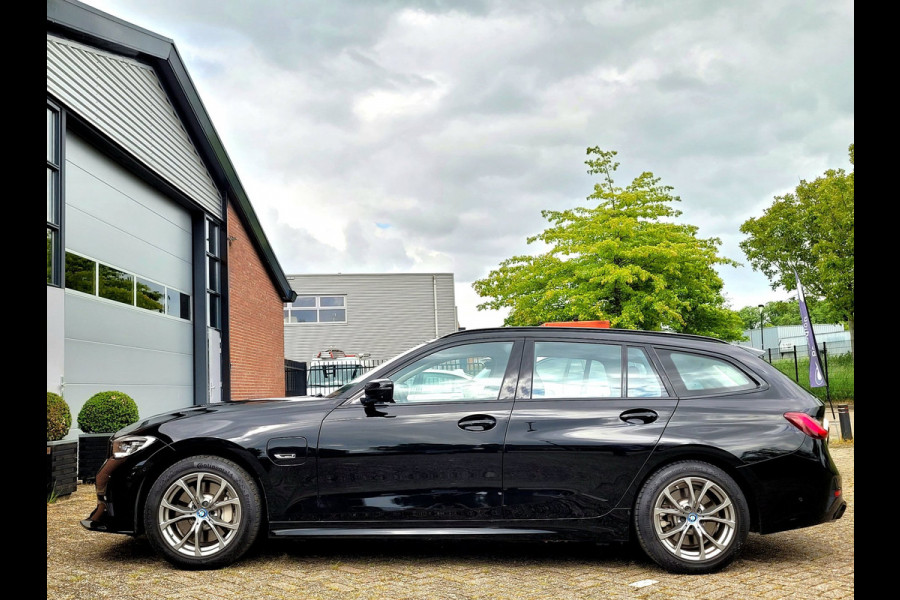 BMW 3 Serie 330E XDRIVE Sport - 360-cam, HUD, Laser, Drive Assist, Trekhaak, Keyless (292PK 1e Eig. BTW)