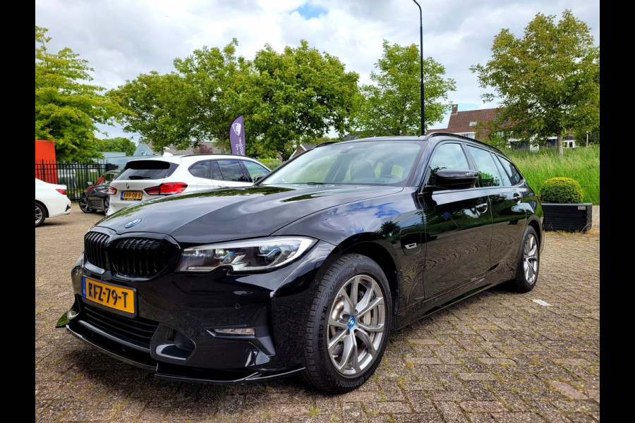 BMW 3 Serie 330E XDRIVE Sport - 360-cam, HUD, Laser, Drive Assist, Trekhaak, Keyless (292PK 1e Eig. BTW)