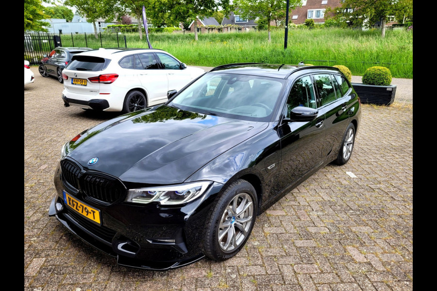 BMW 3 Serie 330E XDRIVE Sport - 360-cam, HUD, Laser, Drive Assist, Trekhaak, Keyless (292PK 1e Eig. BTW)