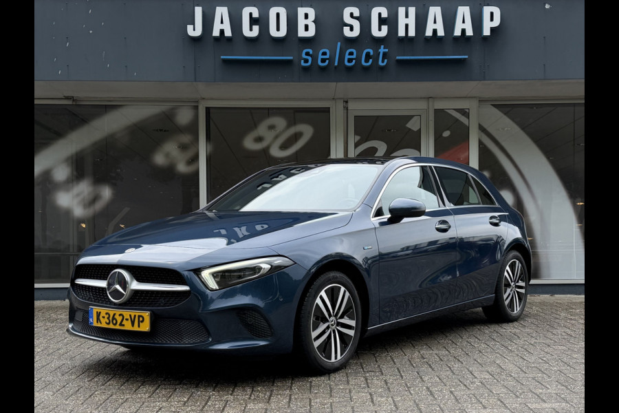 Mercedes-Benz A-Klasse 250 e Business Solution Luxury / Keyless / Trekhaak (1.600KG) / Panodak / Camera / Elek. Stoelen /