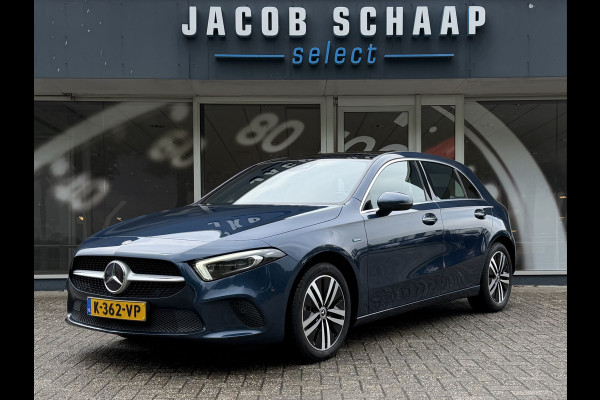 Mercedes-Benz A-Klasse 250 e Business Solution Luxury / Keyless / Trekhaak (1.600KG) / Panodak / Camera / Elek. Stoelen /