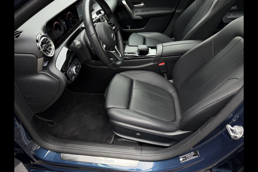 Mercedes-Benz A-Klasse 250 e Business Solution Luxury / Keyless / Trekhaak (1.600KG) / Panodak / Camera / Elek. Stoelen /