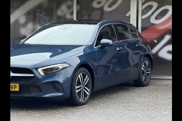 Mercedes-Benz A-Klasse 250 e Business Solution Luxury / Keyless / Trekhaak (1.600KG) / Panodak / Camera / Elek. Stoelen /
