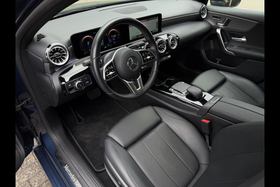 Mercedes-Benz A-Klasse 250 e Business Solution Luxury / Keyless / Trekhaak (1.600KG) / Panodak / Camera / Elek. Stoelen /