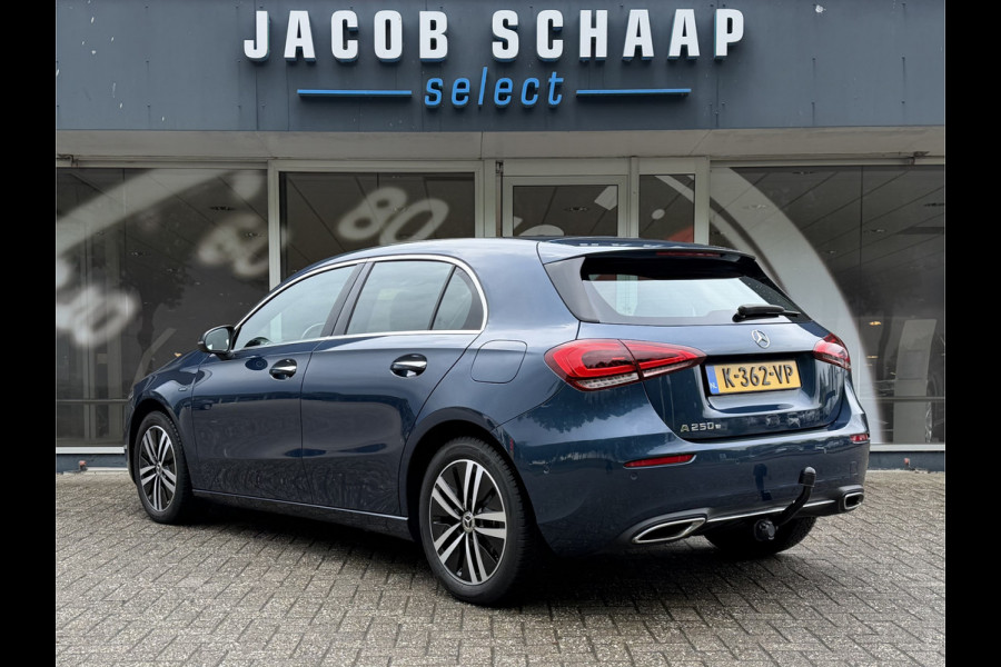 Mercedes-Benz A-Klasse 250 e Business Solution Luxury / Keyless / Trekhaak (1.600KG) / Panodak / Camera / Elek. Stoelen /