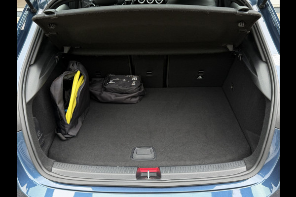 Mercedes-Benz A-Klasse 250 e Business Solution Luxury / Keyless / Trekhaak (1.600KG) / Panodak / Camera / Elek. Stoelen /