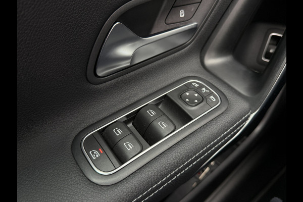 Mercedes-Benz A-Klasse 250 e Business Solution Luxury / Keyless / Trekhaak (1.600KG) / Panodak / Camera / Elek. Stoelen /