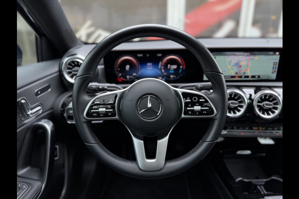 Mercedes-Benz A-Klasse 250 e Business Solution Luxury / Keyless / Trekhaak (1.600KG) / Panodak / Camera / Elek. Stoelen /